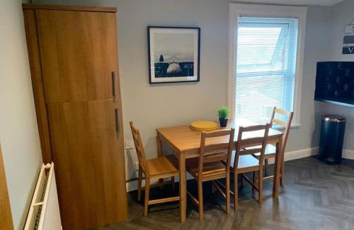 Fantastic Large 2 X Bedroom Flat, Free Parking - Photo 11