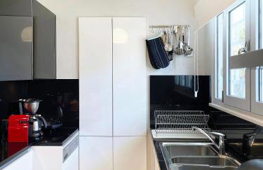 Blue Bay Vouliagmeni Luxury Apartment - Photo 28