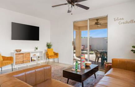 Desert Oasis w Pool Spa BBQ Outdoor Dining Under the Palms Calle Tolosa by AvantStay - Foto 6