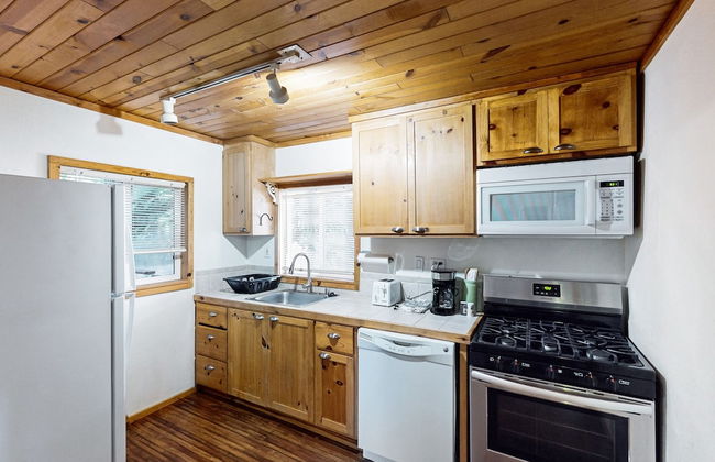 Rouge Cobb Mountain Cabins - Photo 13