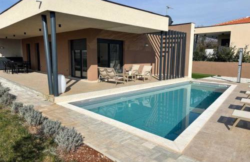 Vila Kumpanija with Pool by Vacay Villas - Foto 3