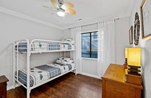 Lakefront, Private dock, ensuite-unit, King bed, Free EV charger, Boat Friendly - Foto 6