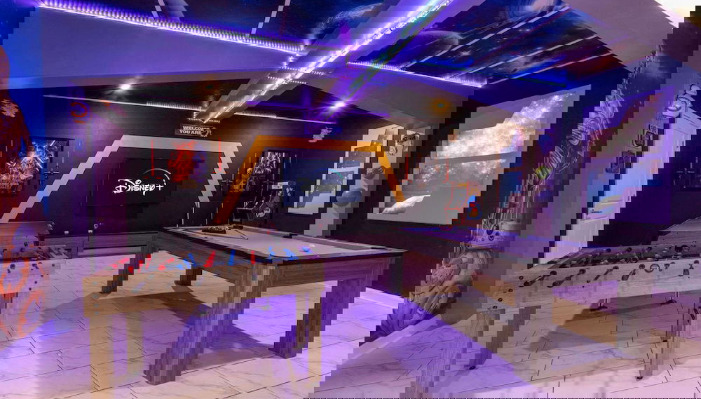 Luxury 9BR Villa Poolside Bliss n Pool Table Fun - Foto 1, Habitación