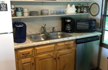 Clouds Cabin - HotTub, Mtn View, Pets - Photo 5