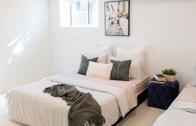 DT 3-lvl Townhouse w Rooftop Patio - Photo 23