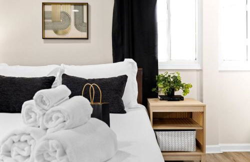 Comfort Cabin - 2BD Family Getaway in Creve Coeur - Photo 2