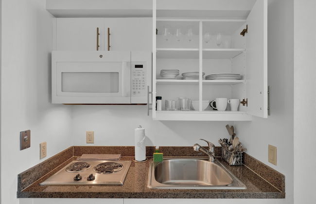 Glamorous Bay View Studio in the Grove - Foto 16