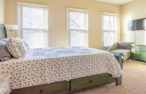 Cozy & Modern Soulard 4BR & Game Room ABODEbucks - Foto 12