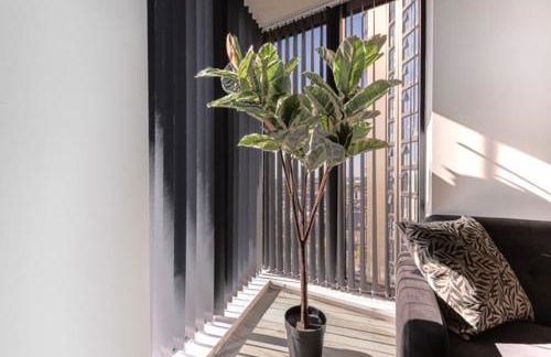 Stylish Skyline Apartment - 2 Bed, 2 Bath, Gym, Concierge in City Centre - Foto 43