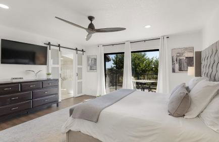 Paso Vista Bella by AvantStay Luxe Group Escape w Wine Country Views - Photo 21