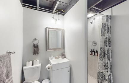 Sideline Sanctuary: Cozy Nights, Game Day Lights - Foto 40