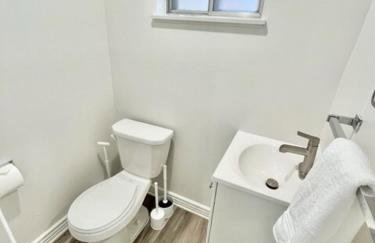 Newly Renovated Home w Garage Near Old Town - Foto 14