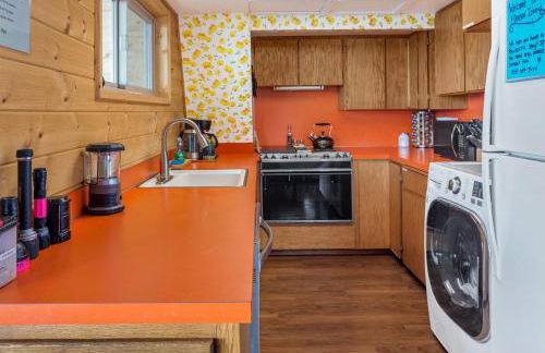 Incredible Sunset at Beachfront Glamping Cabin on Private, Herron Island with Fire Pit and Kayaking near Olympia, Washington - Foto 9