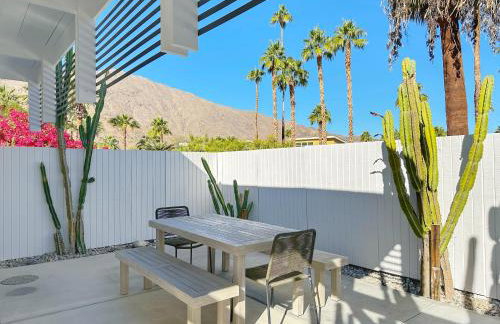 Retro Rendezvous Pool and Spa MidCentury Modern Home - Foto 37