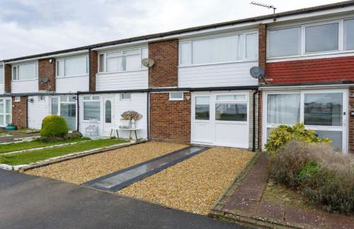 Castle View - 2 Bed Stylish Coastal Port Solent Retreat with Views! Parking, Sleeps 6 - LONG TERM STAY WINTER SPECIAL OFFER- By Blue Puffin Stays - Photo 5