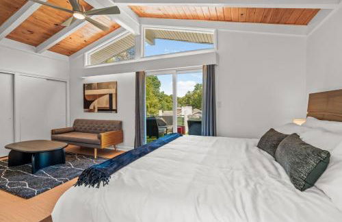 Upscale Modern Home with perfect triad location - Photo 16