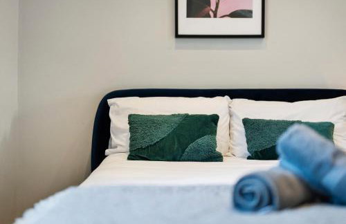 Stylish modern apartment near the city centre with nearby off-road parking - Foto 16