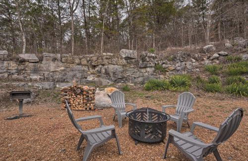 Scenic Mtn Retreat with Wooded Backyard and Fire Pit! - Foto 23