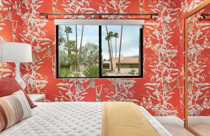 Design-forward Palm Springs home w saltwater pool lush yard multiple outdoor dining areas Casa Papagayo by AvantStay - Foto 37