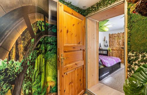 Hobbit Lounge - Photo 19