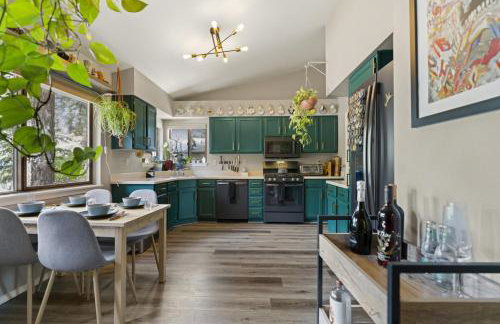 Stylish Home with in Home Gym AC Fully Fenced Yard - Foto 1