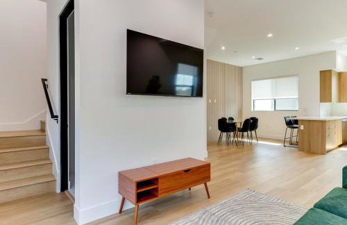 Modern Luxe Retreat 3-Bedroom #3 - Photo 23