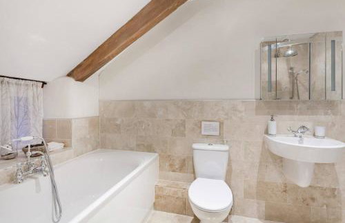 Luxury Farmhouse Retreat with Private Hot Tub & EV - Foto 50