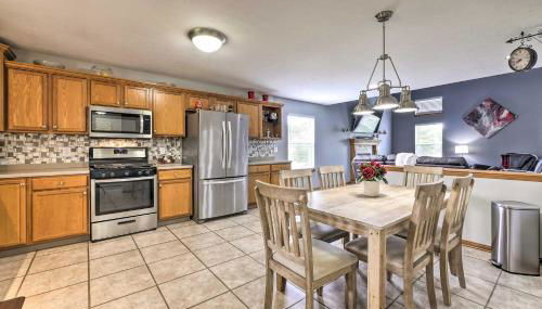 Large Cleveland Home with Fire Pit and Backyard! - Foto 2