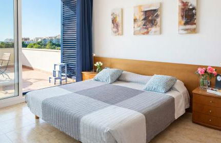 Villa Med A 2 kilometros andando de la playa, del puerto de Aguadoç y a 4 del centro de Sitges Muy Soleada todo el dia Capacidad superior a 16 personas NO REQUIERE COCHE - Foto 24