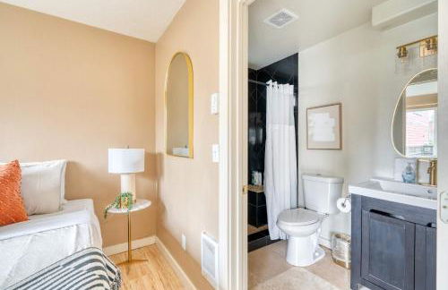 Stay Portland - John's Landing Haven - Studio Near OHSU - Photo 14