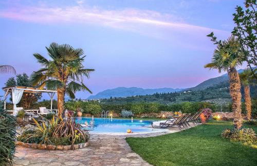 Private Pool & Garden Villa for 6 - Foto 13