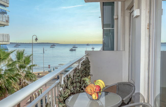 Reine Astrid - Foto 1