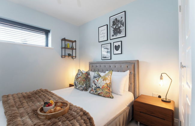 Elliot Oliver -Stylish 2 Bedroom Apartment With Parking In The Docks - Photo 4