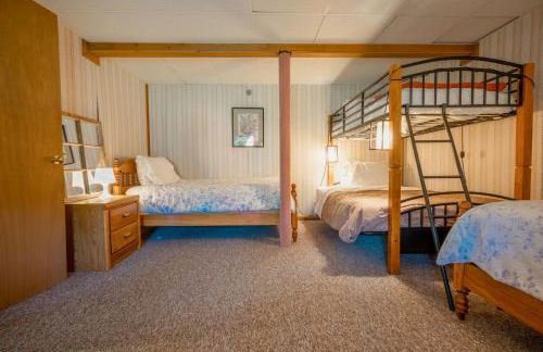 Stylish lake home with private beach, dock and firepit for swimming, kayaking, hiking - Foto 32