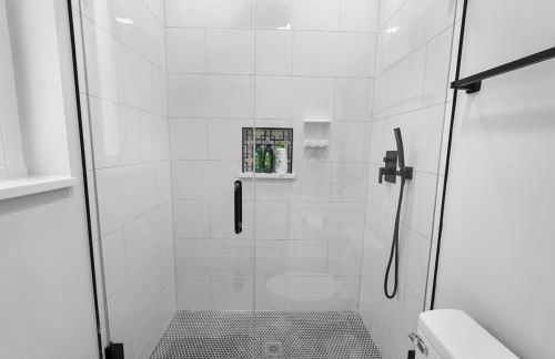 Spacious 3BR Family Oasis Sleeps 8 with Free Parking Near Medical District, Douglas Park and University of Illinois Chicago - Foto 33