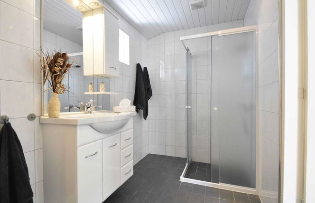 Cozy Holiday Home in Zonnemaire Near Lakebeach - Photo 39