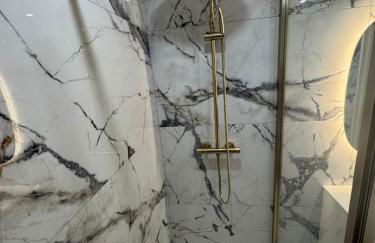 Loveroom de luxe avec jacuzzi sauna vapeur écran 300 cm - Foto 28