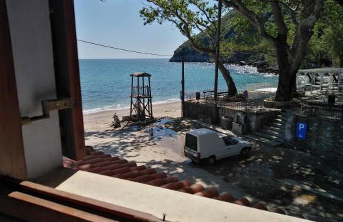 Kamari Beach guest house - Photo 7