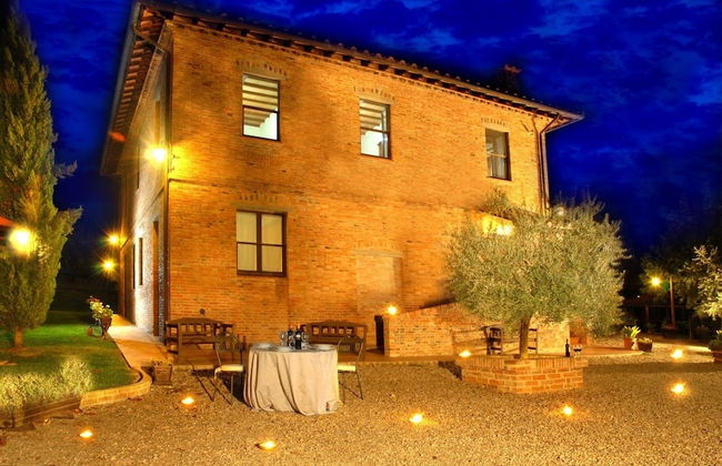 La Contea - Photo 17