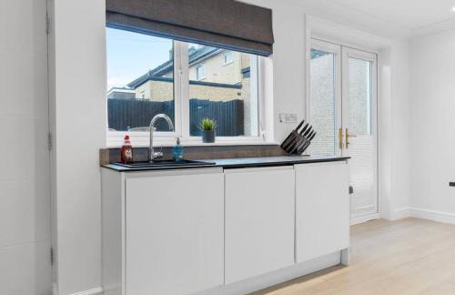 Modern & Stylish 2 Bed Home in Whitehaven - Photo 6