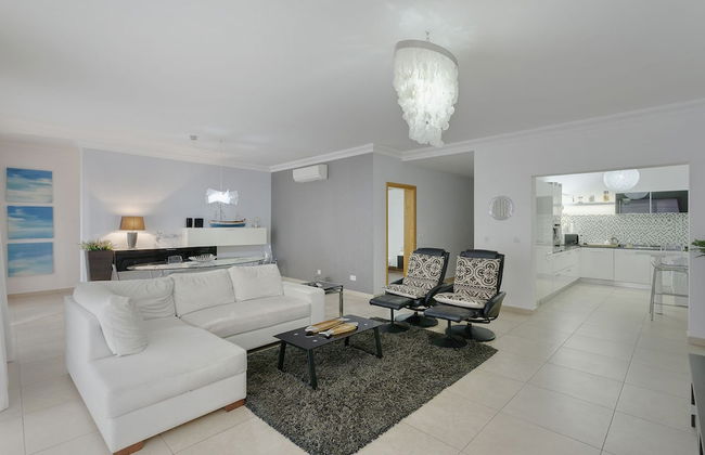 Luxury Apt With Side Seaviews and Pool, Best Location - Foto 9