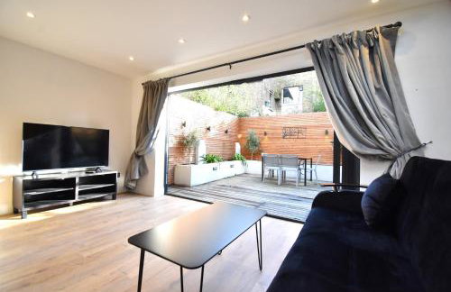 Stunning 2 bed apartment - Photo 6