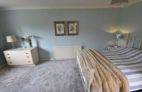 Canalside Manor House Annexe with Secure Parking - Photo 14