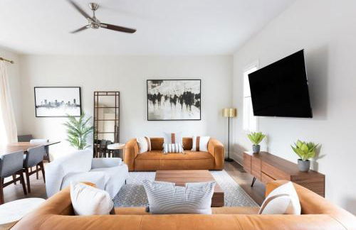 7BR Retreat, Rooftops, Garages, Walkable to Faves 5 Mins to Nissan Stadium, Less than 10 Mins to Broadway, 24 Hr Hospitality, Great for Groups - Foto 9