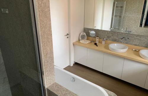 Ampio Appartamento con vista lago, sauna e camino Golf club Margara - Foto 39