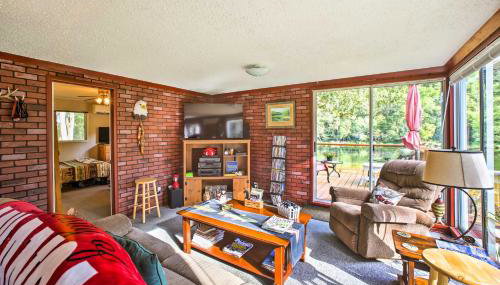 Cozy Waterfront Cottage with Deck on White River! - Foto 4