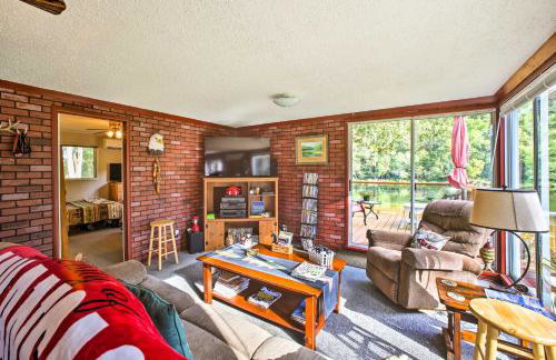 Cozy Waterfront Cottage with Deck on White River! - Foto 4