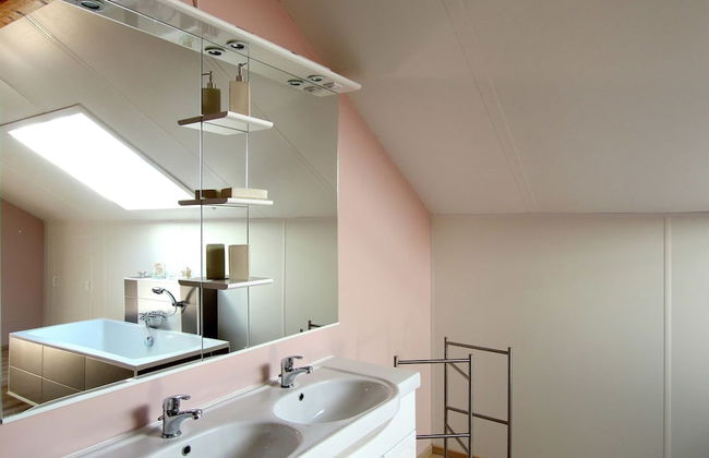 Classy Holiday Home in Martilly with Hot Tub - Photo 15