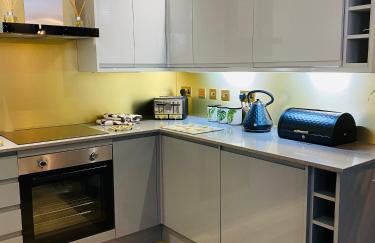 Luxury 1 Bedroom Duplex with Free Parking - Foto 12