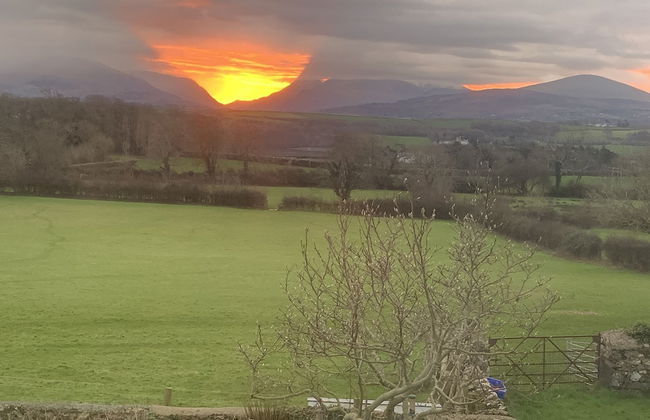 Shepherds Hut With Hot Tub, North Wales, Anglesey - Photo 11
